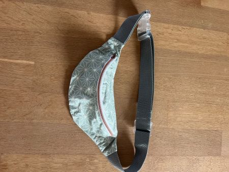 Selbstgemachte Bauchtasche türkis/weisses "Sternenmuster"