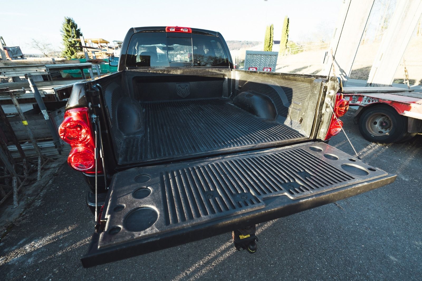 Dodge Automobili: DODGE RAM 2500 / 6.7 L / 10 T AHK / EINTAUSCH MÖGLICH – Usato da Diessenhofen venduto da Chlutteri 4