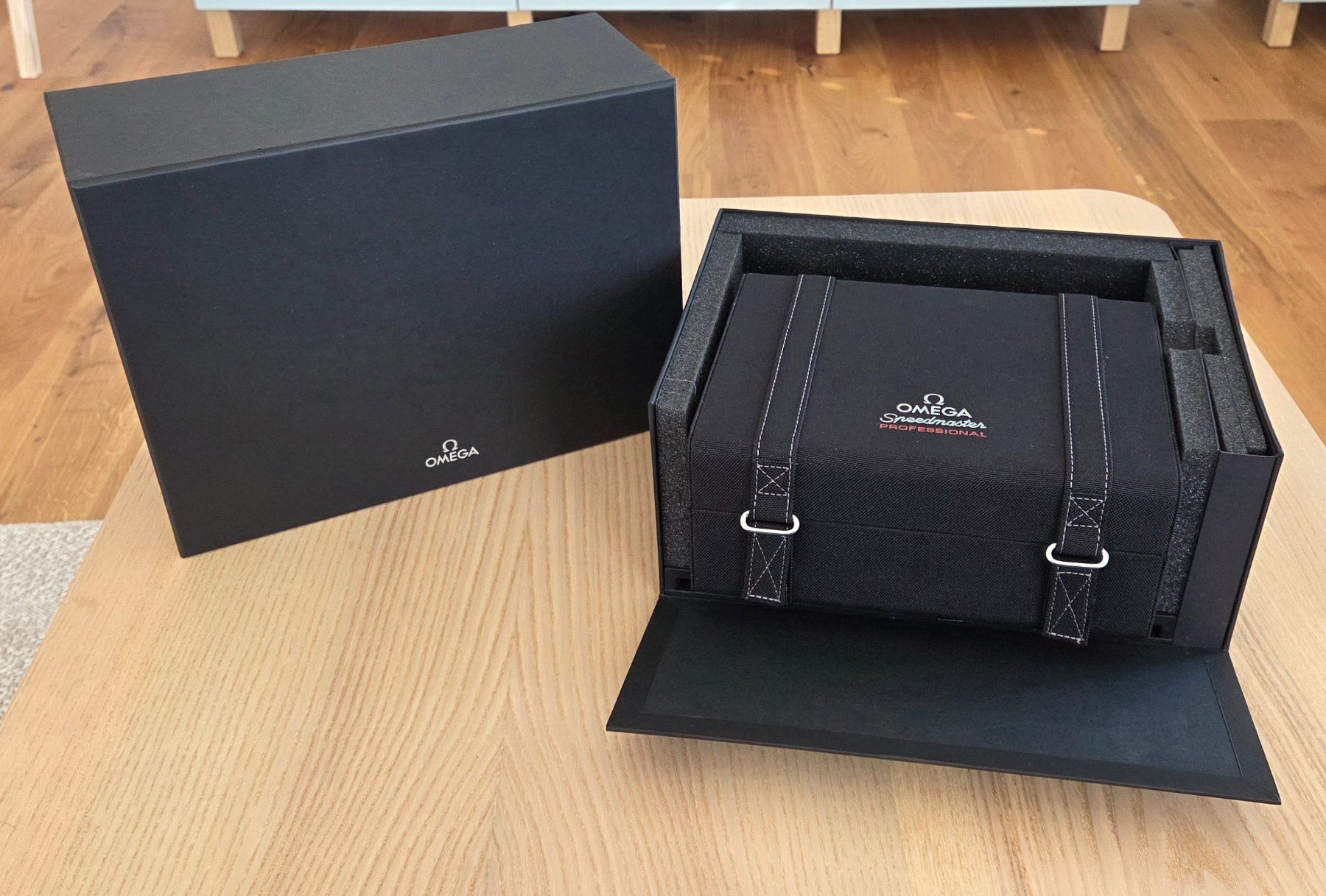 Omega Scatole porta orologi: Omega Box Speedmaster Moonwatch – Nuovo (secondo la descrizione) da Emmenbrücke venduto da Crabtree13