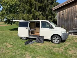Gepflegter VW T5, individuell ausgebaut zum Camper/Wohnmobil