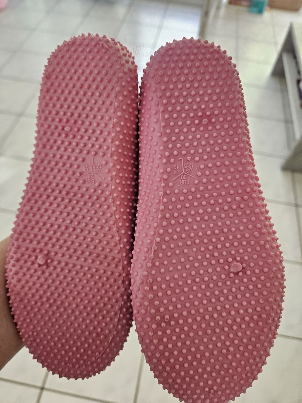 Scarpe per ragazzi: Neue Badeschuhe Grösse 30 – Nuovo (secondo la descrizione) da Messen venduto da tinup 1