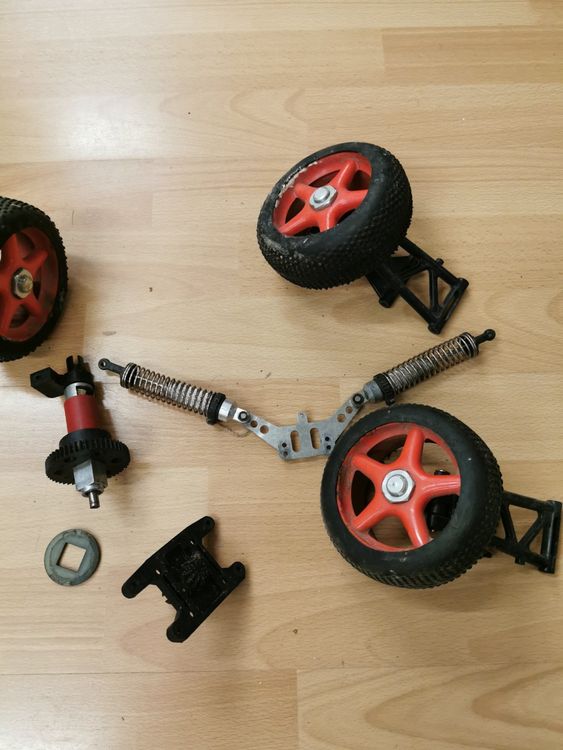 RC Kits de montage: RC-Car Ersatzteile, Chassis, Räder, Stossdämpfer – D'occasion à Niederlenz par Chevy_V8 2