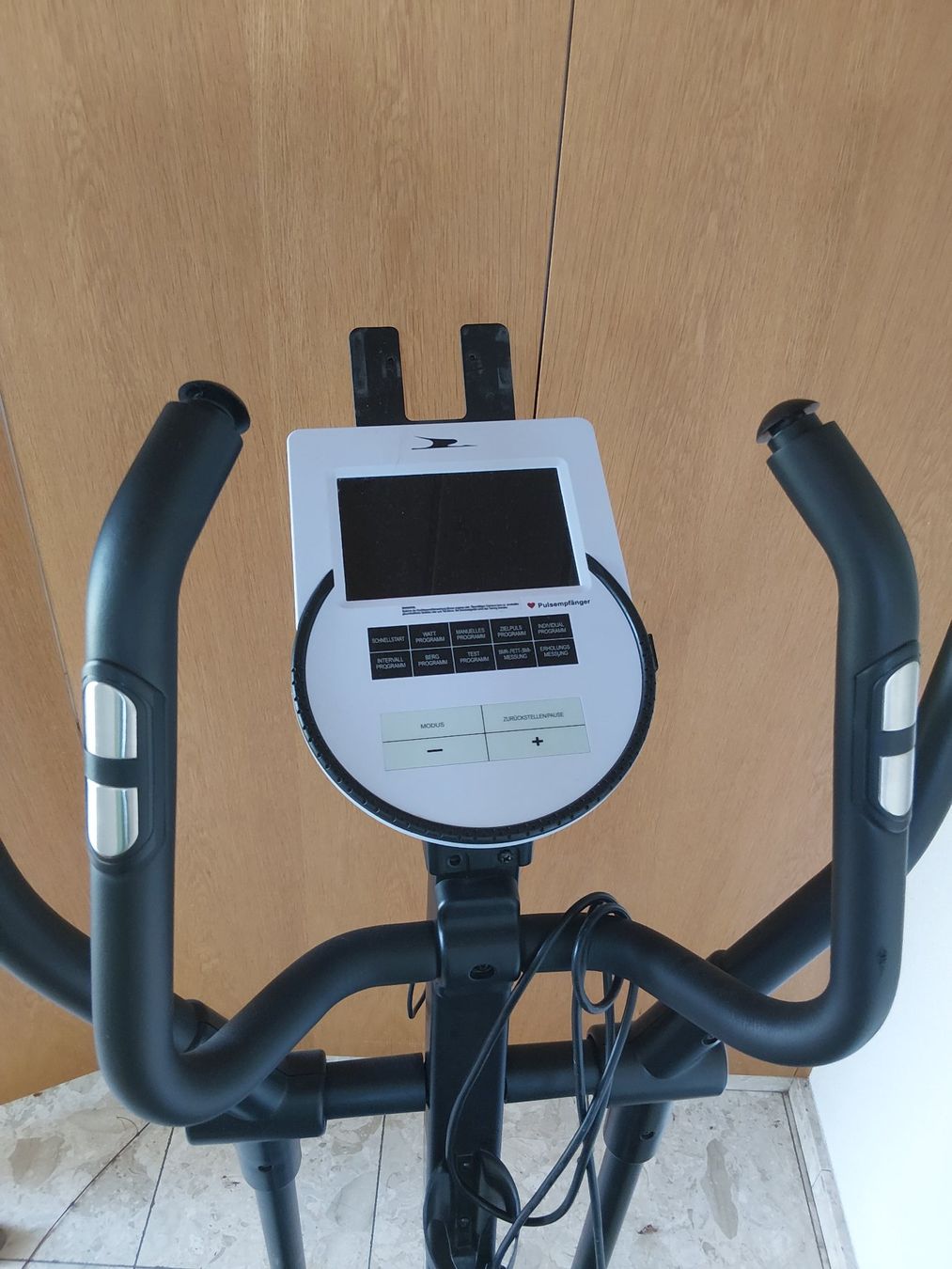 Vélos d'appartement: Crosstrainer C.16 Heimsportgerät gebraucht – Défectueux à Gamprin par philipp33 1