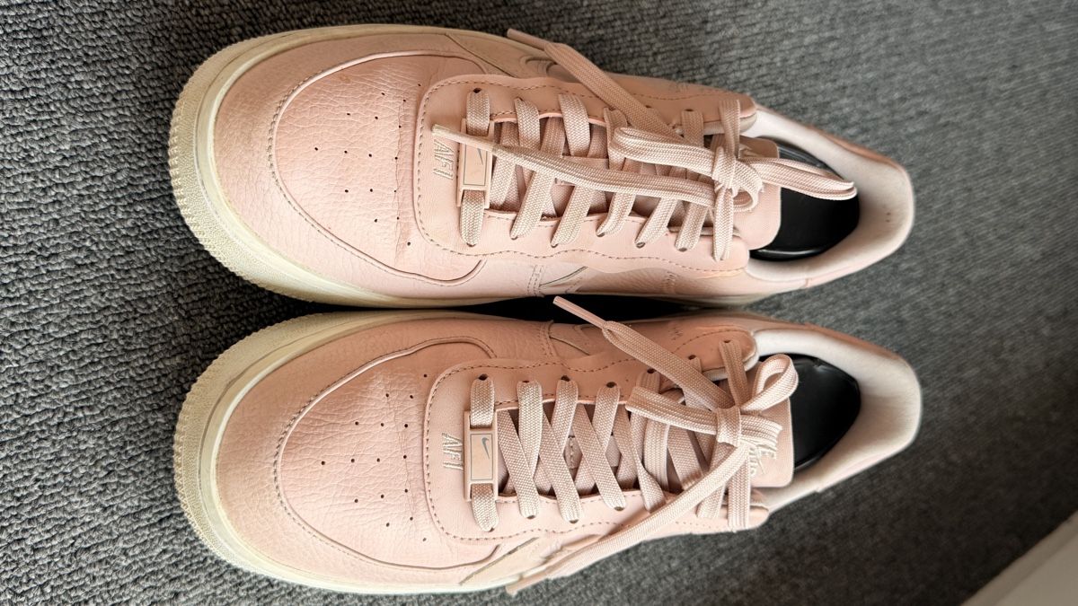 Nike Damenschuhe: Baskets Nike Air Force 1 rose taille 40.5  – Gebraucht aus Bulle von LeMoleson 1