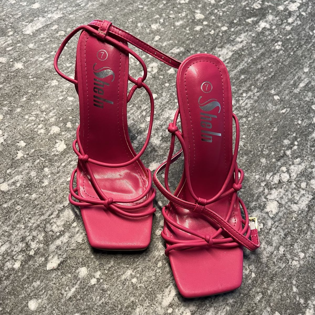 Scarpe da donna: Sandalen mit Absatz – Usato da Cunter venduto da tiramisuuu_ 1