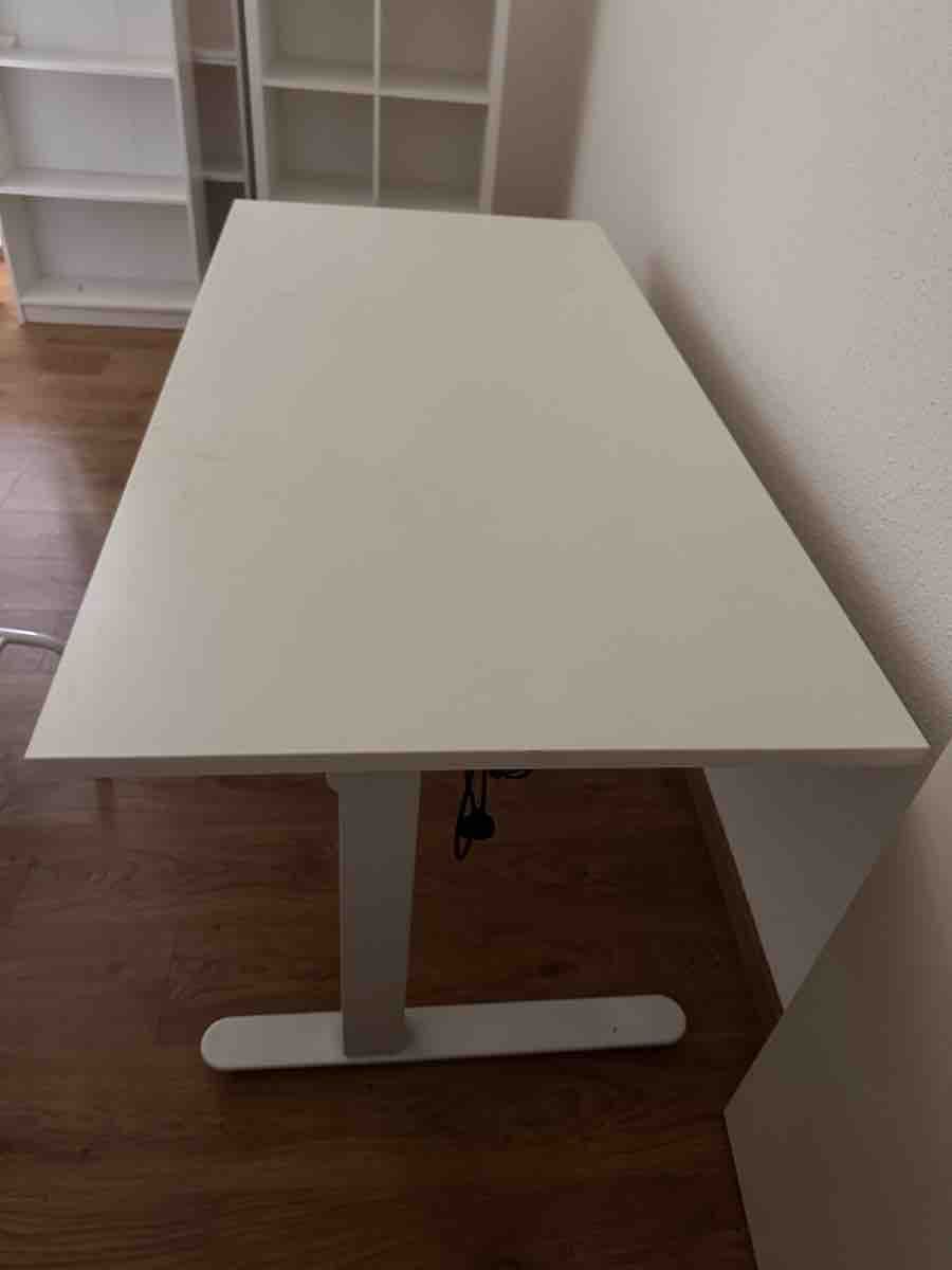 Scrivanie: Ikea Height-Adjustable Desk White 156 cm x 96 cm – Usato da Zwillikon venduto da miv_bb8t 2