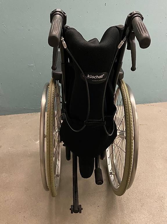 Sedie a rotelle: Rollstuhl Küschall Compact: Breite 45 cm – Usato da Olten venduto da Metacomet 4