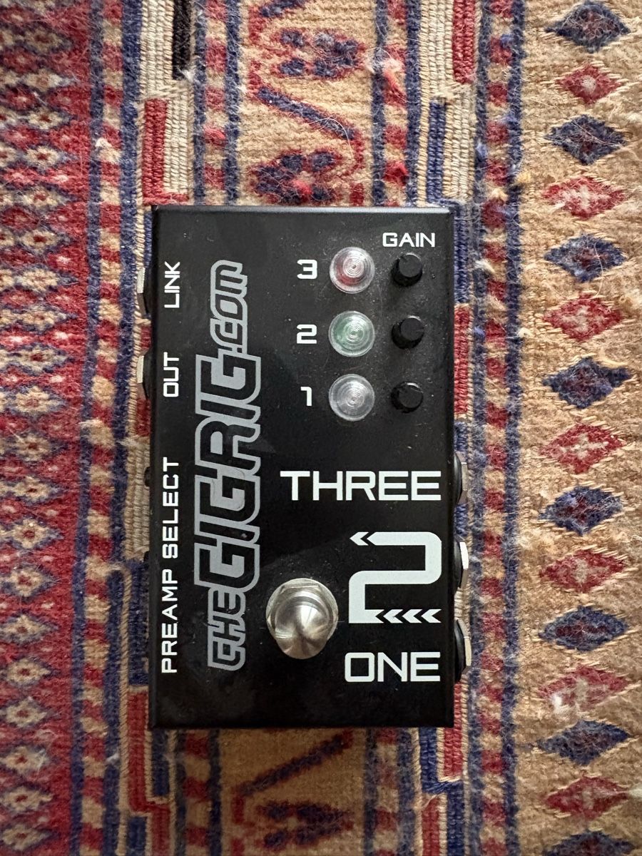 Strumenti musicali: The GigRig Three/Two/One Preamp Select Pedal – Usato da Zürich venduto da bluesrockgear