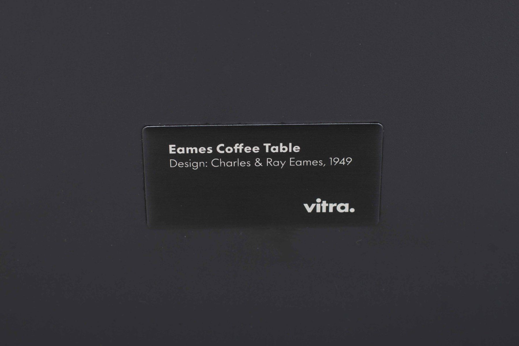 Vitra Tavoli: Vitra Coffee Table von Charles & Ray Eames in Nussbaum – Usato da Zürich venduto da STUZH38 8