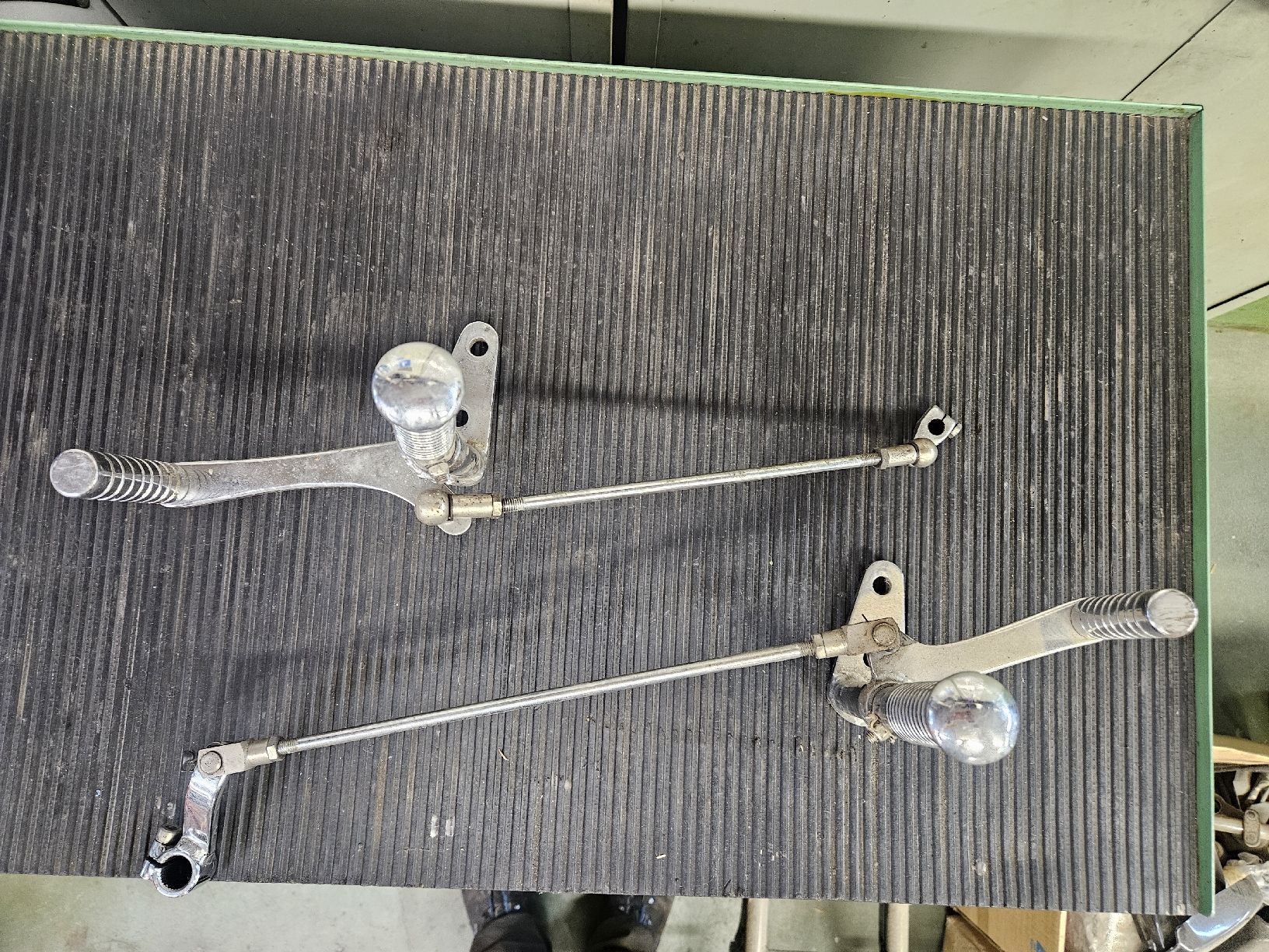Yamaha Toutes les pièces détachées moto: Yamaha Oldtimer / vorversetzte Fussrasten – D'occasion à Ebertswil par Bolomotos 1