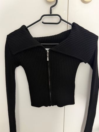 Bershka Strickjacke mit Reissverschluss, schulterfrei, Gr.s
