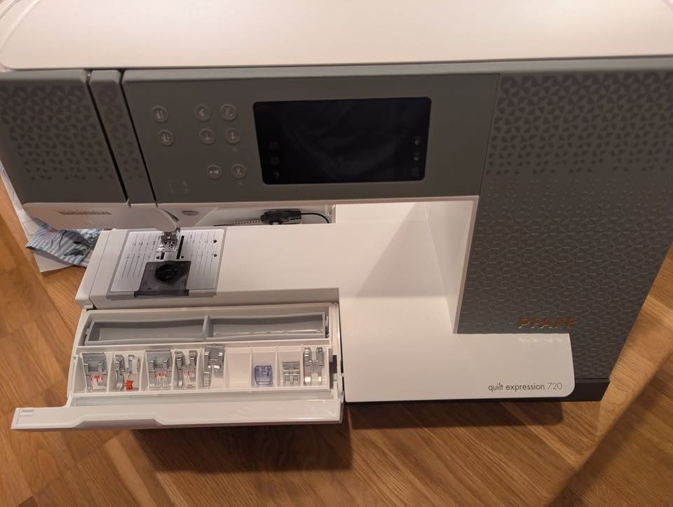 Pfaff Macchine da cucire: Pfaff 720 Quilt Expression Special Edition – Nuovo (secondo la descrizione) da Zürich venduto da datacompboy