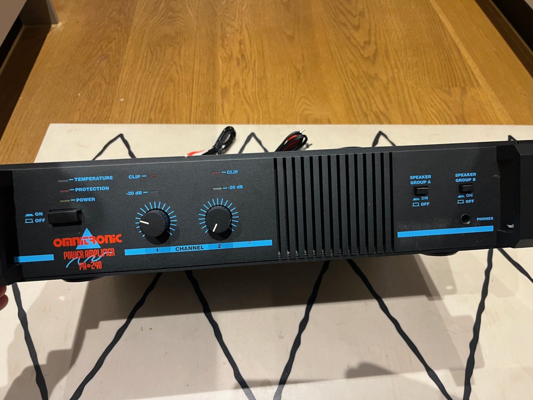 Amplificatori: Omnitronic Power Amplifier PA 240 – Usato da zürich venduto da swisshemingway