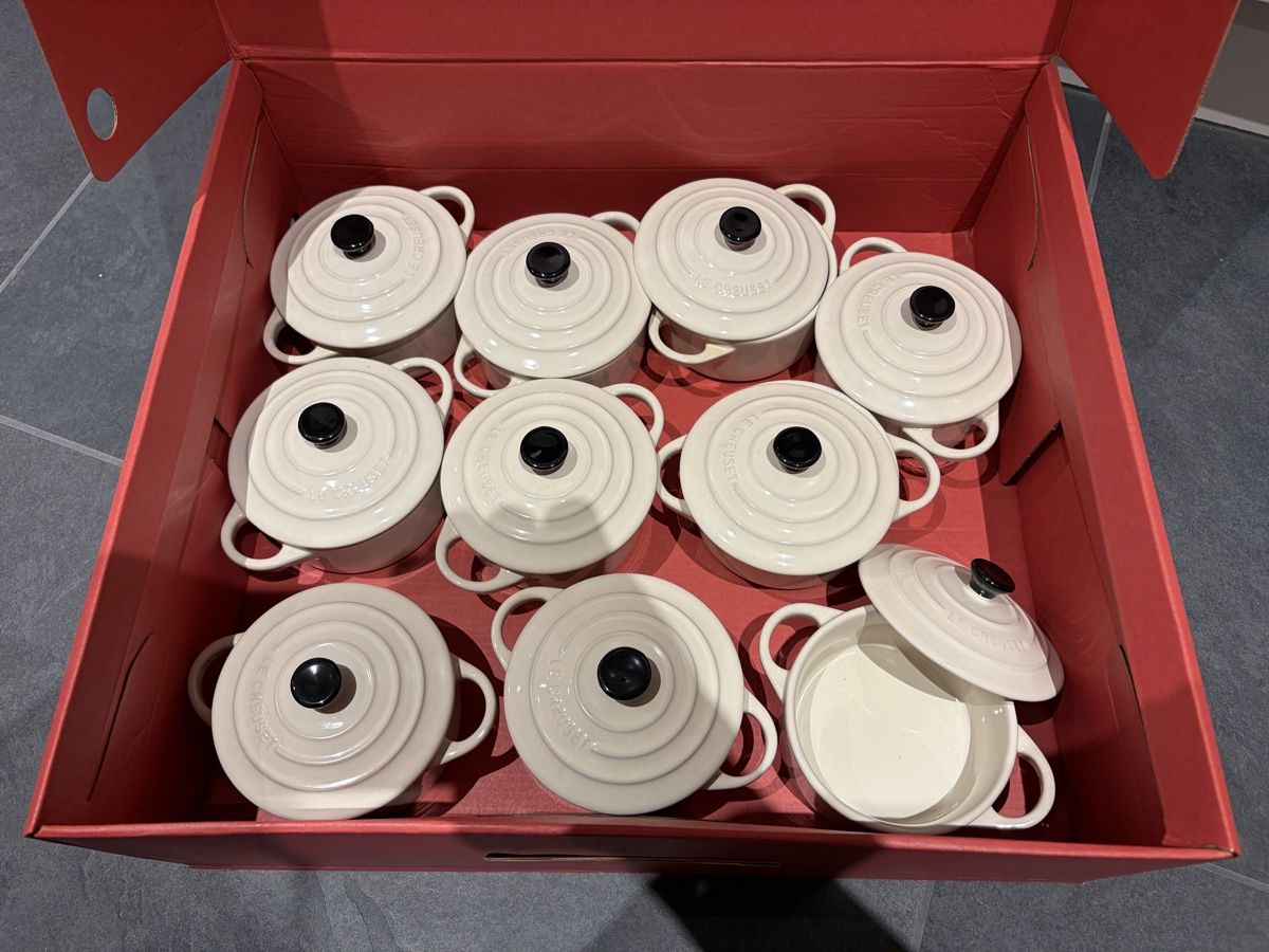 Le Creuset Pentole: Mini Cocottes le Creuset 10 Stück – Nuovo (secondo la descrizione) da Bern venduto da Croquant