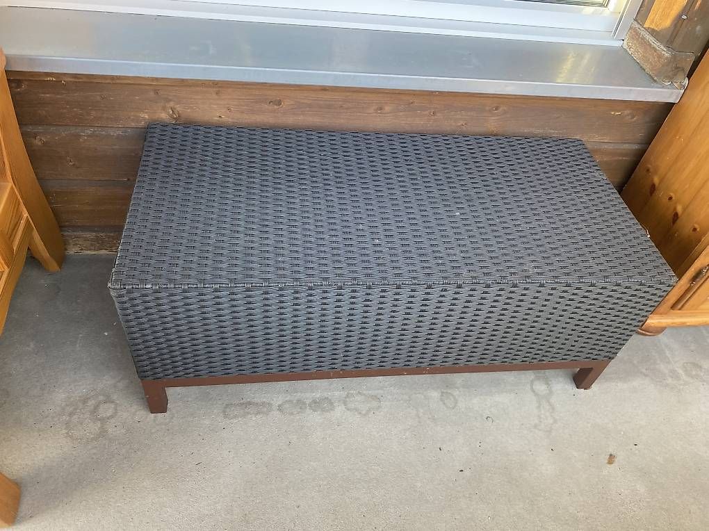 Tische: Gartentisch Beilagen Tisch nebentisch grau braun  – Gebraucht aus Gunten von elk_5hw6