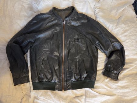 Dunkelgraue Leder Bomberjacke