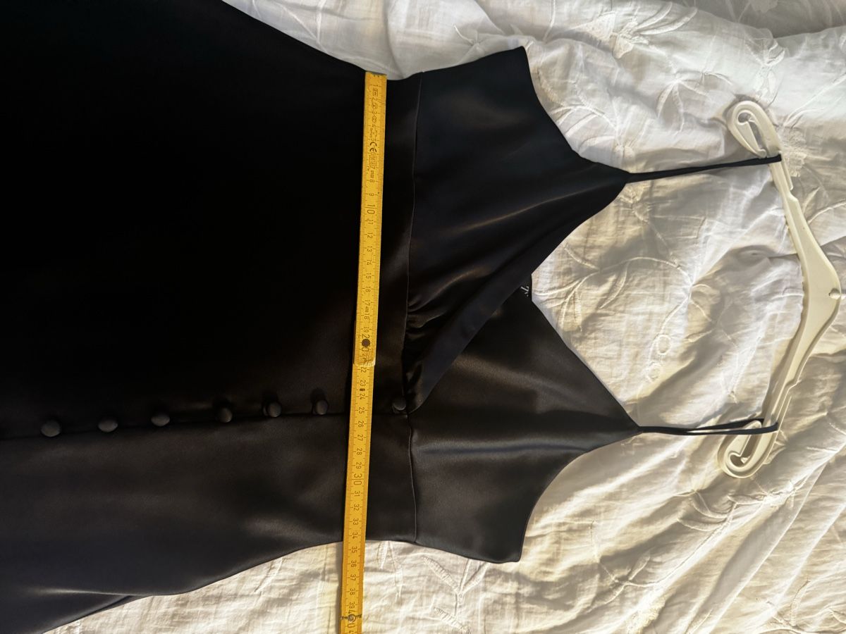 Zara Vestiti: Schwarzes Satinkleid von Zara Gr. M – Nuovo (secondo la descrizione) da St. Gallen venduto da mic_y2tq 5