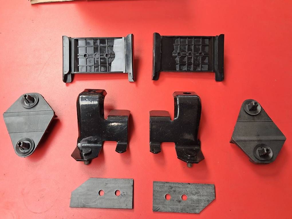 Tutti pezzi di ricambio auto: Opel Rekord E2 Stossstangenhalter hinten 16 14 074 – Usato da Huttwil venduto da kadett_78 2