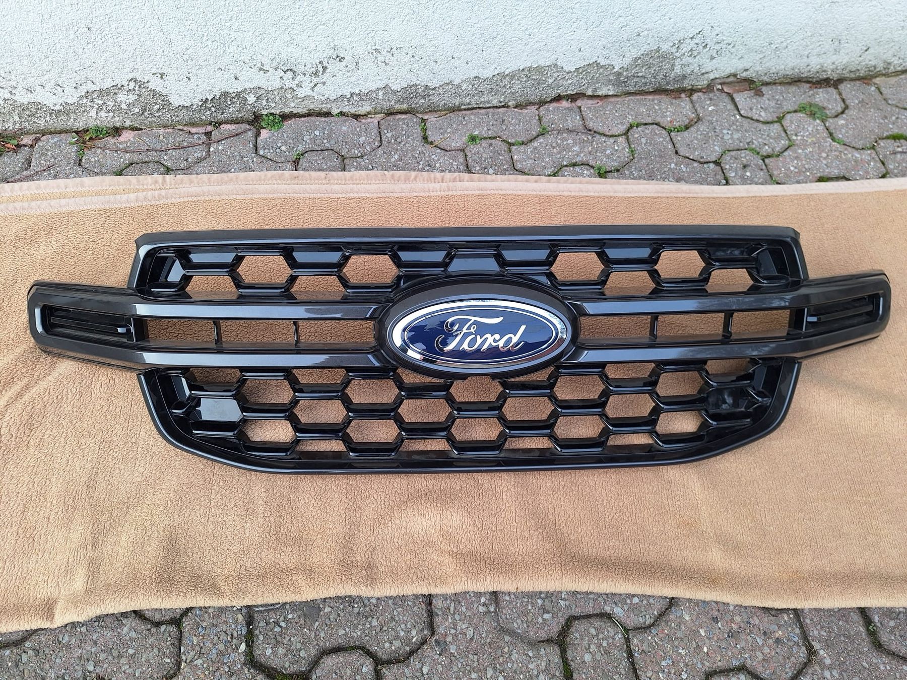 Ford Tutti pezzi di ricambio auto: Kühlergrill Ford Ranger Neu – Nuovo (secondo la descrizione) da Seewen SZ venduto da Muhans