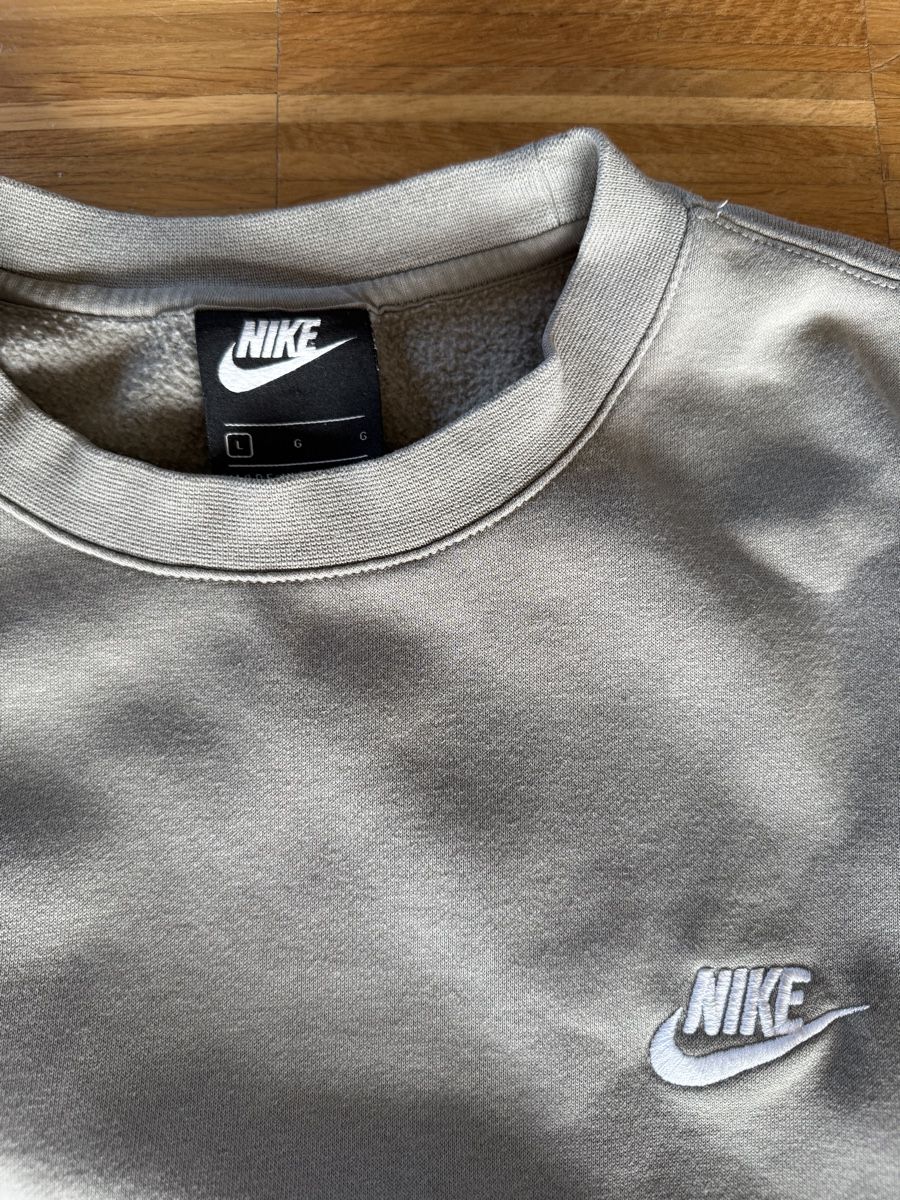 Nike Pullover & Sweatshirts: Nike Pullover Moosgrün Grösse L guter Zustand – Gebraucht aus Uster von maede8610 1