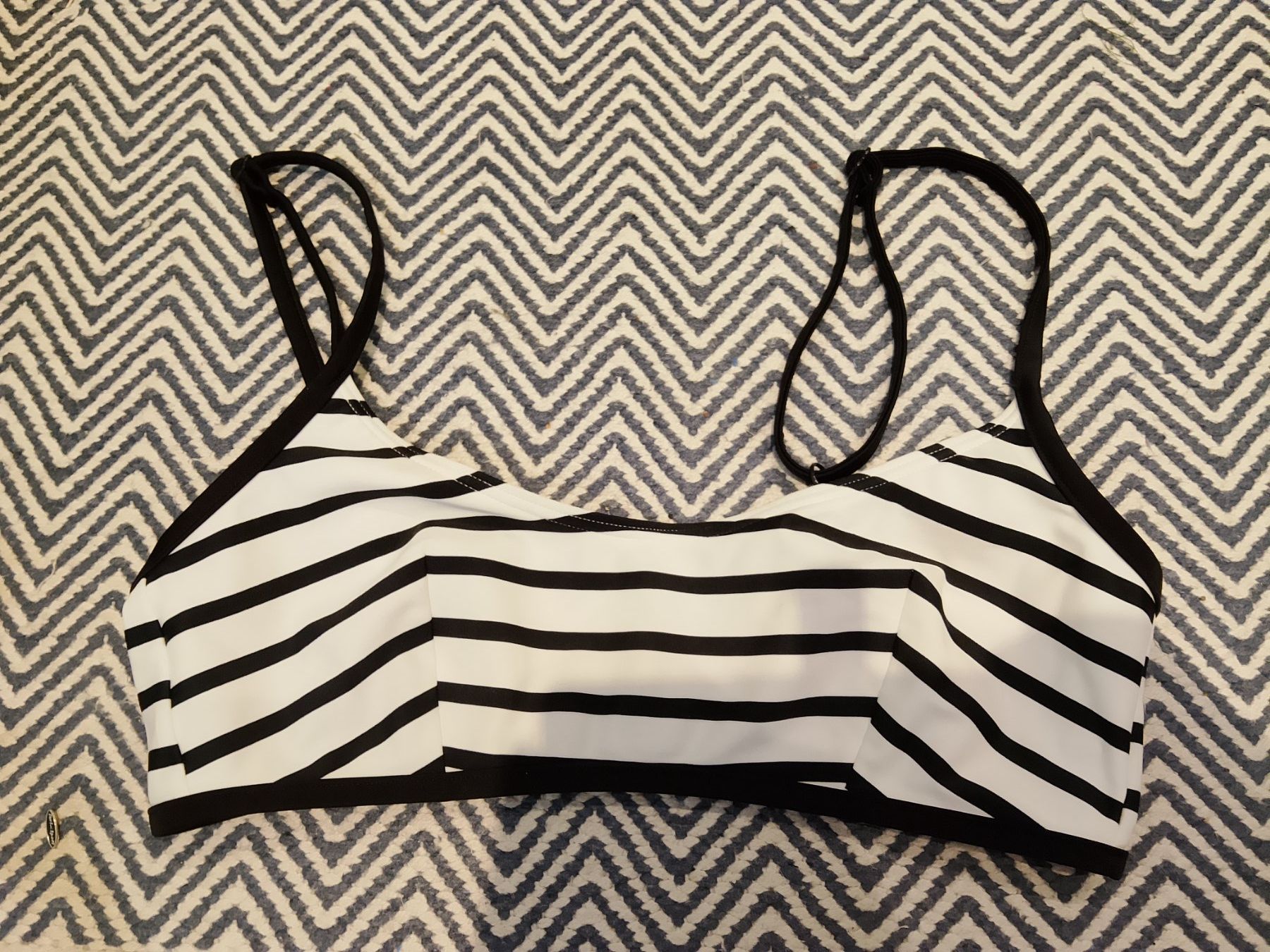 Maillots de bain & Bikinis: Bikini Oberteil gestreift Grösse 40 neuwertig – Neuf (Voir description) à Bellikon par MellonCollieMitTwint