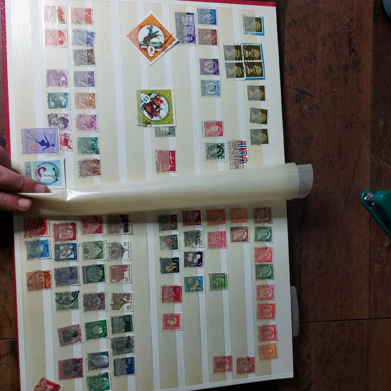 Alle Briefmarken: International Stamp Collection Album mit stams – Defekt aus Biel/Bienne von dak_h8gk 2