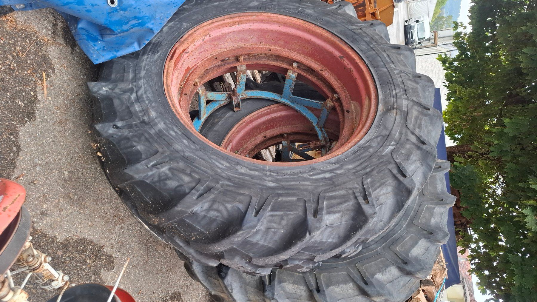 Pirelli Pneumatici & Ruote complete: Pneu Zwillingsrad 18.4-38 – Usato da Lütisburg venduto da erle1