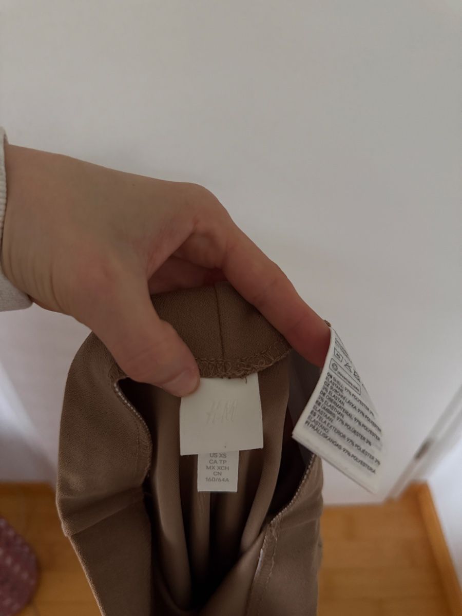 H&M Pantaloni: Braune Stoff-Schlaghose – Usato da Villigen venduto da Liviaange 3