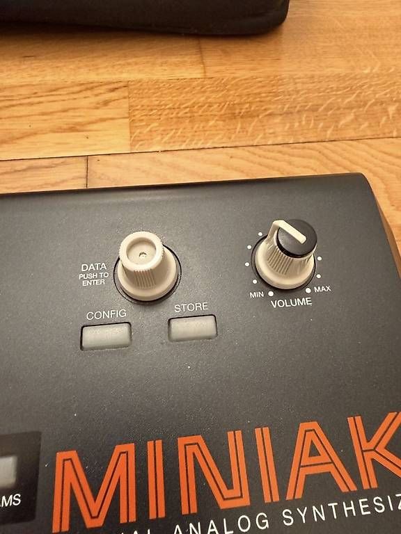 Musikinstrumente: Akai Professional Miniak Vocoder VA Synthesizer – Gebraucht aus Twann von SchniderL 4