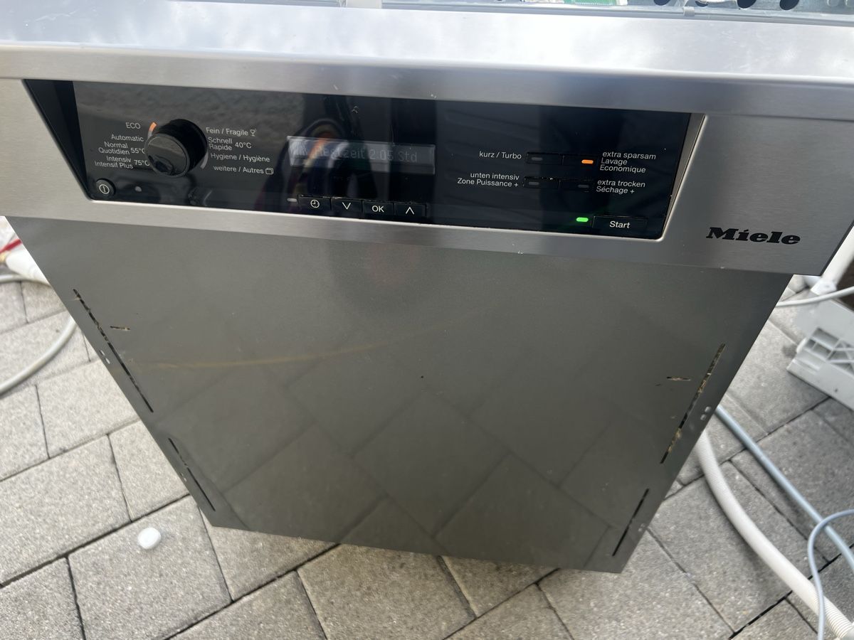 Miele Lavastoviglie: Miele Spülmaschine 55cm – Usato da Trasadingen venduto da Kaffee.mann 5