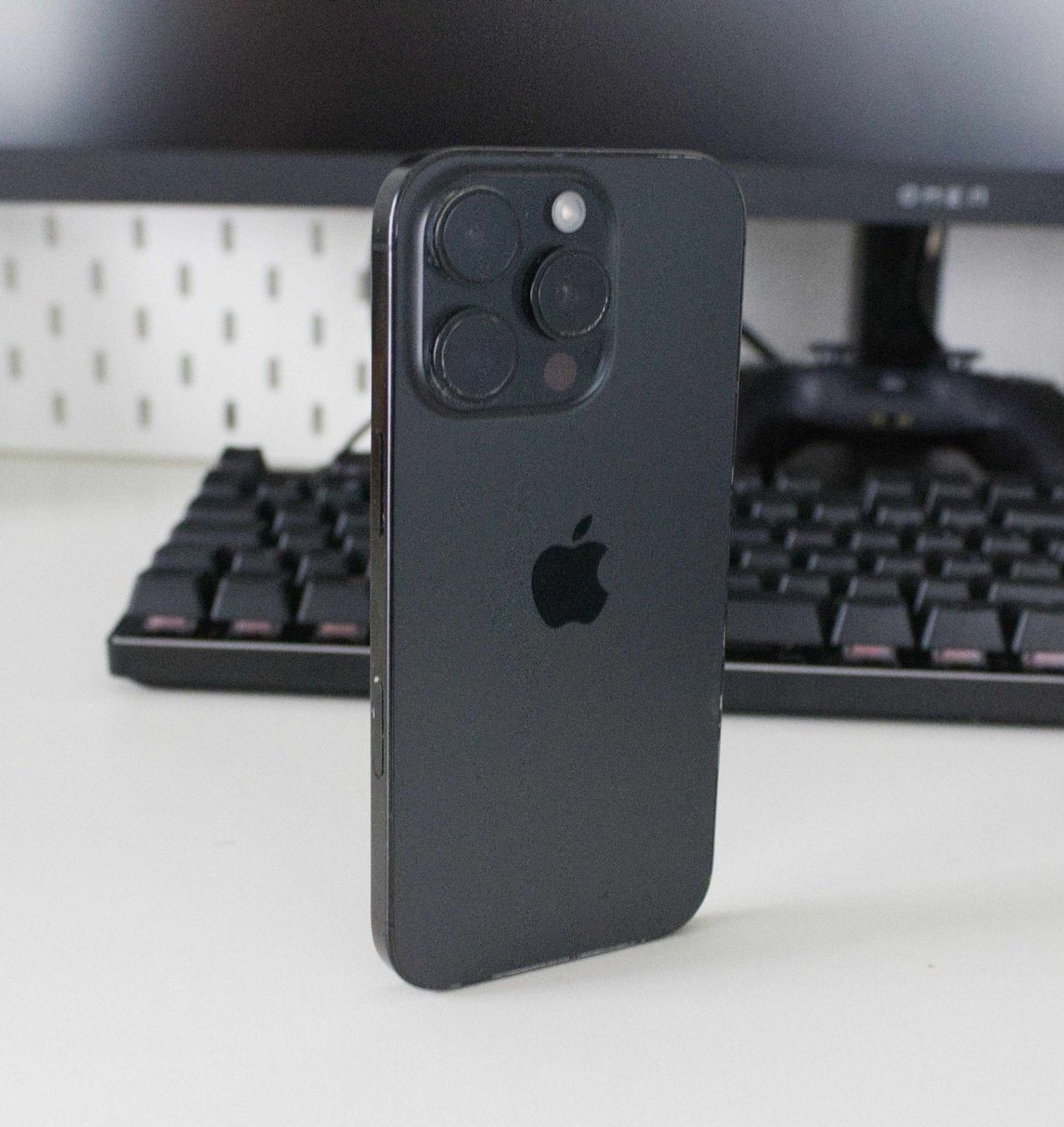 Apple Portables: Apple iPhone 16 Pro mit 256 GB in Black Titanium – D'occasion à Altdorf UR par Sonoda 1