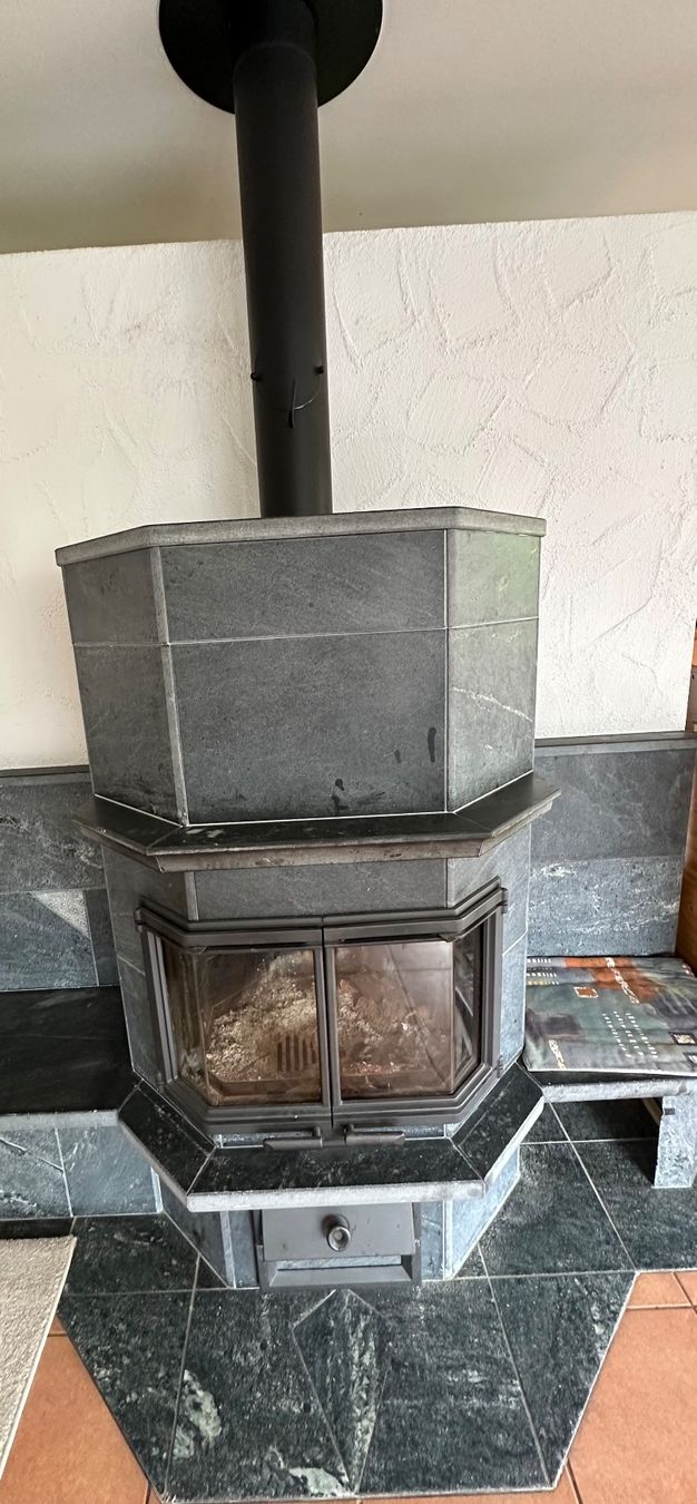 Altri mobili d'antiquariato: Tulikivi Speckstein-Ofen – Usato da Willisau venduto da ben_7bkp 2