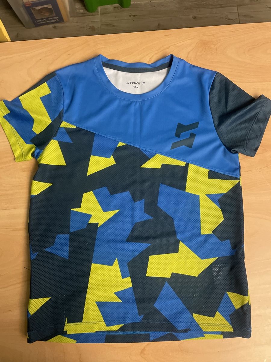 Stoke Scarpe, pantaloni & magliette da ginnastica: Stoke Velo Shirt Gr.152 – Nuovo (secondo la descrizione) da Obergerlafingen venduto da cabo4