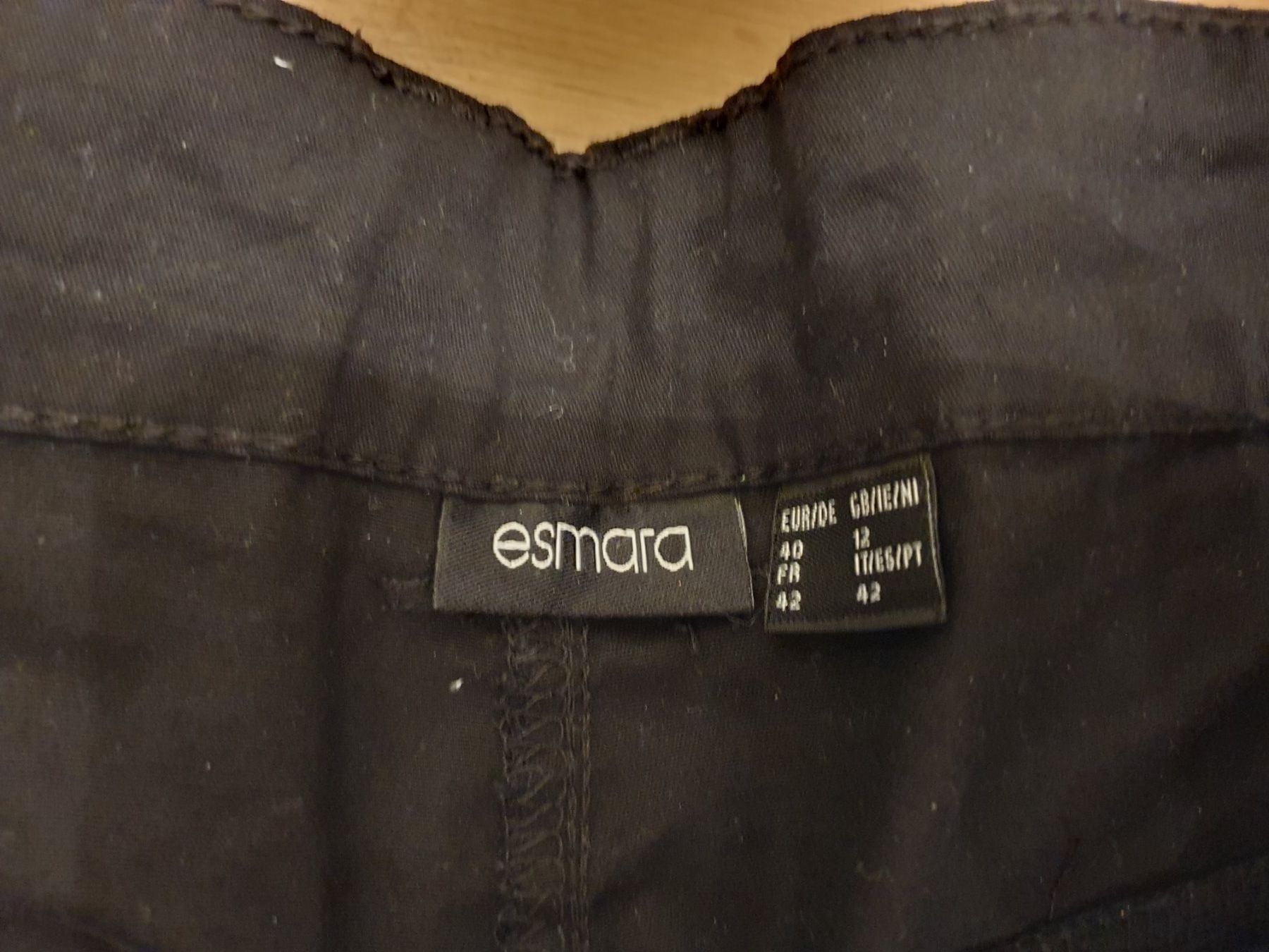 Pantaloni: Dünne 3/4 Sommerhose Gr. 40 in schwarz – Nuovo (secondo la descrizione) da Heinrichswil venduto da sabi2809 1