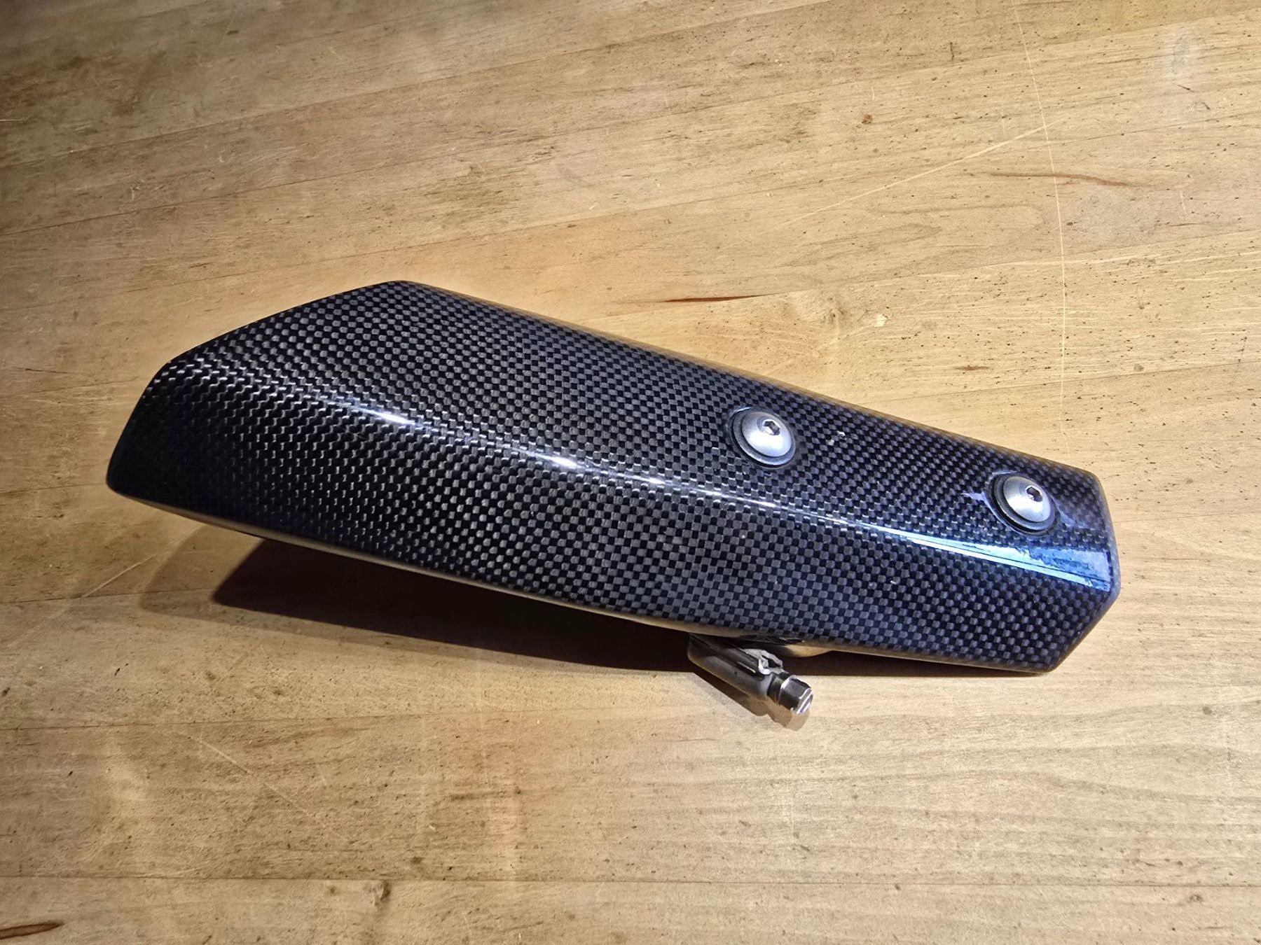 Suzuki Tutti i ricambio per moto: Motorrad Carbon-Auspuffabdeckung – Usato da Wettingen venduto da halloween01 5