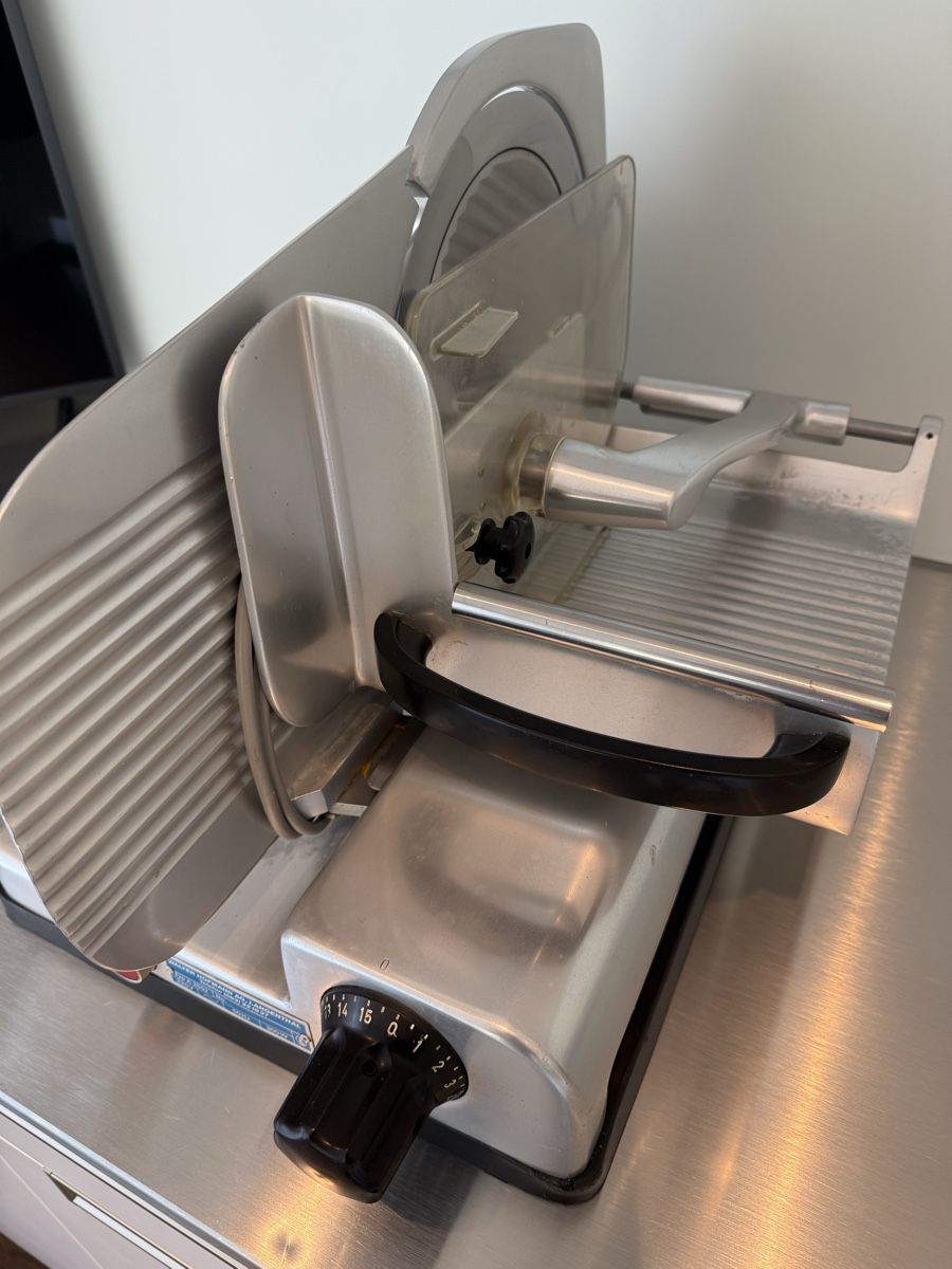 Cuisines complètes: Schneidemaschine Hofmann Typ A 2502 gebraucht – D'occasion à Rümlang par Rluescher 4