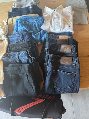 Herren Kleiderpaket vieles Tommy Hilfiger und andere Marken 