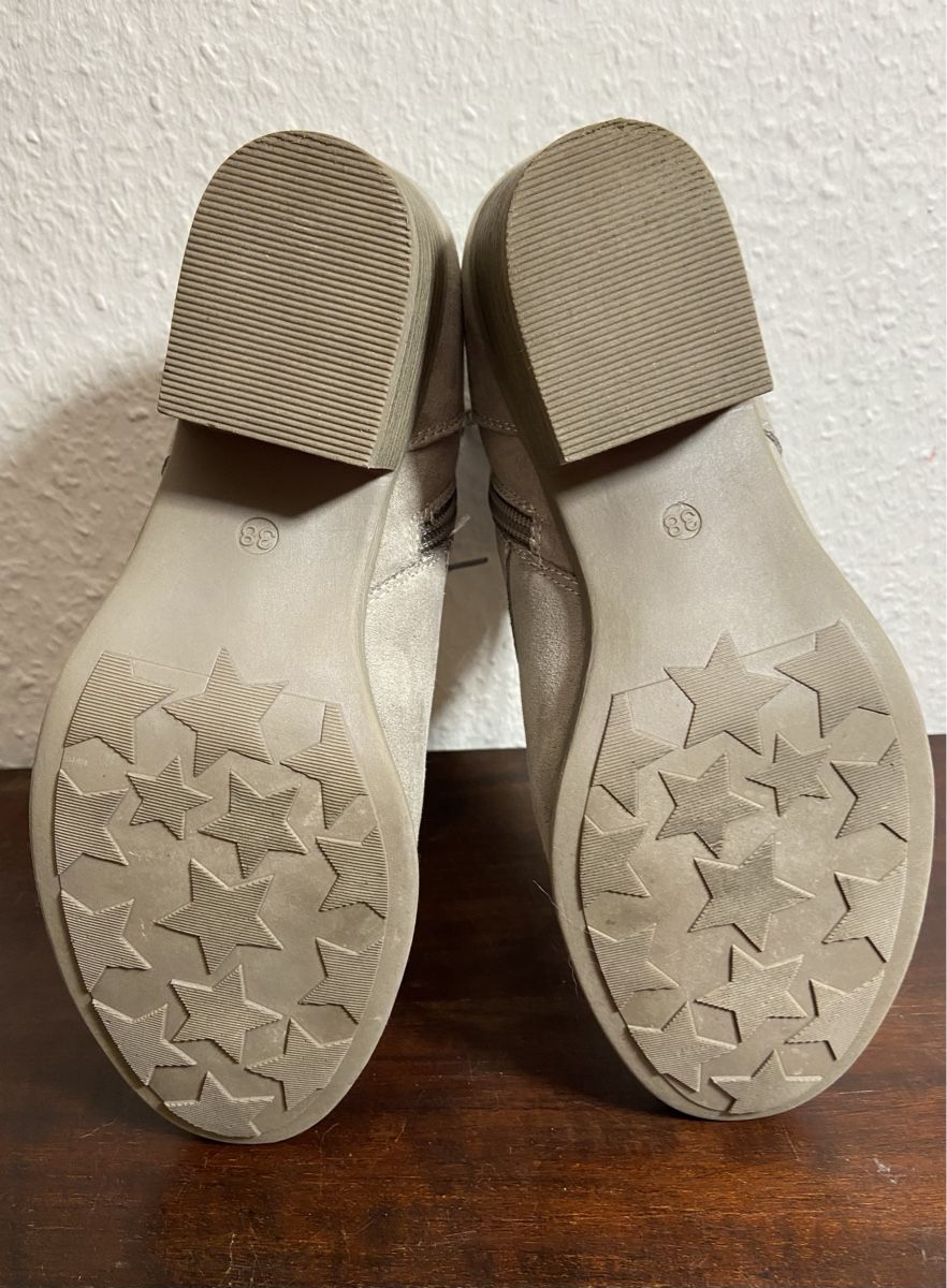 Graceland Scarpe da donna: Stiefeletten Boots mit Perlennieten Gr. 38 hellgrau – Usato da Fislisbach venduto da KolibriSecondhand 8