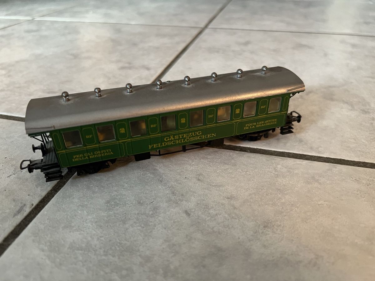 Liliput Modellini di ferrovie: Liliput Gästezug Feldschlösschen grün – Usato da Gisikon venduto da ram_78bx 4