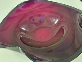 Purpurrote Glasschale im Murano -Stil, verm. 60er/80er Jahre