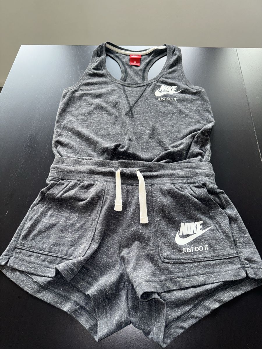 Nike Kleiderpakete: Nike Set Top und Shorts Grau Gr. S – Neu (gemäss Beschreibung) aus Zürich von Jen10 6