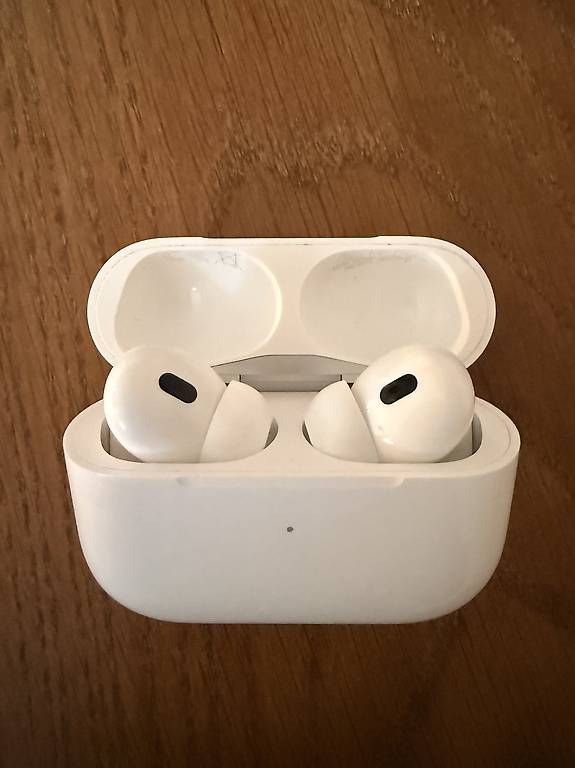 Cuffie: Apple AirPods Pro (2. Generation) mit Ladecase – Usato da Immensee venduto da anythingskytalk 2