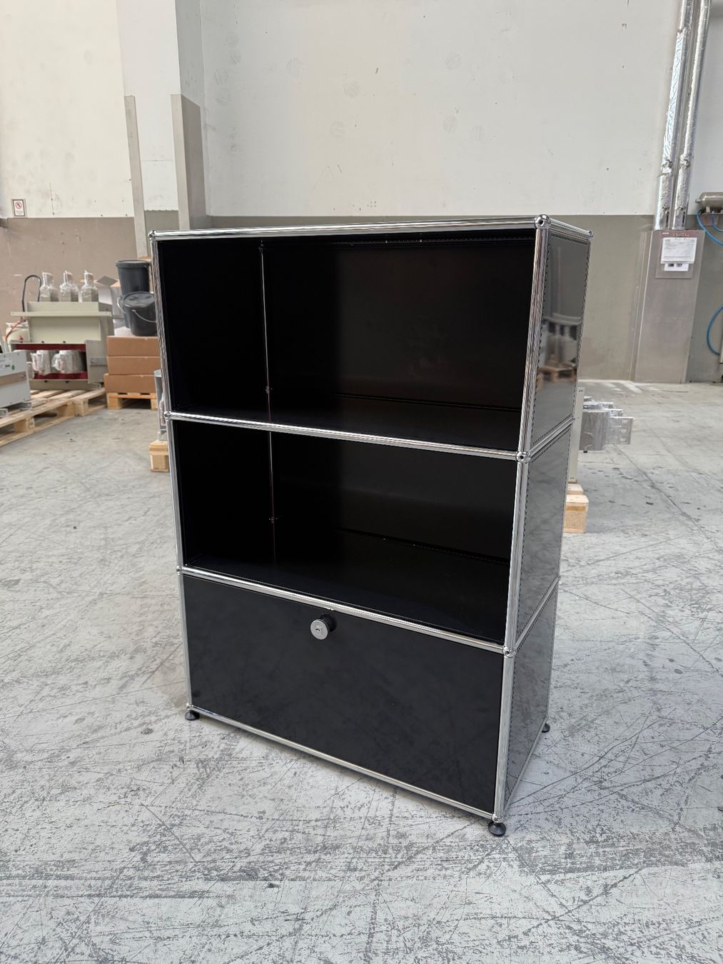USM Regale: USM Haller Sideboard 1x3 Graphitschwarz 1x3 Q2 – Gebraucht aus Balsthal von Designhaus.Schmitt