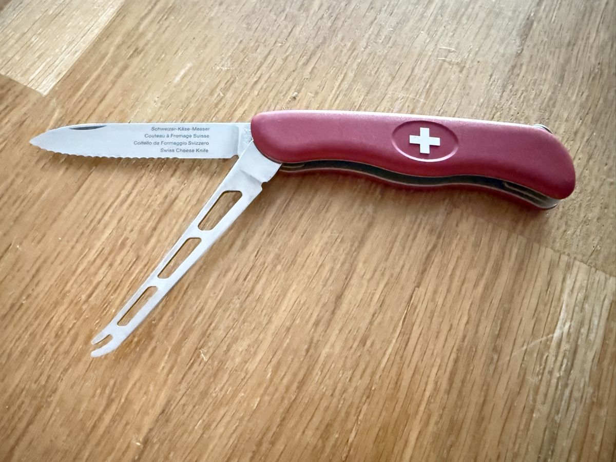 Victorinox Couteaux de poche: Victorinox Kässemesser mit Wellenschliff – D'occasion à Goldach par Donpancho