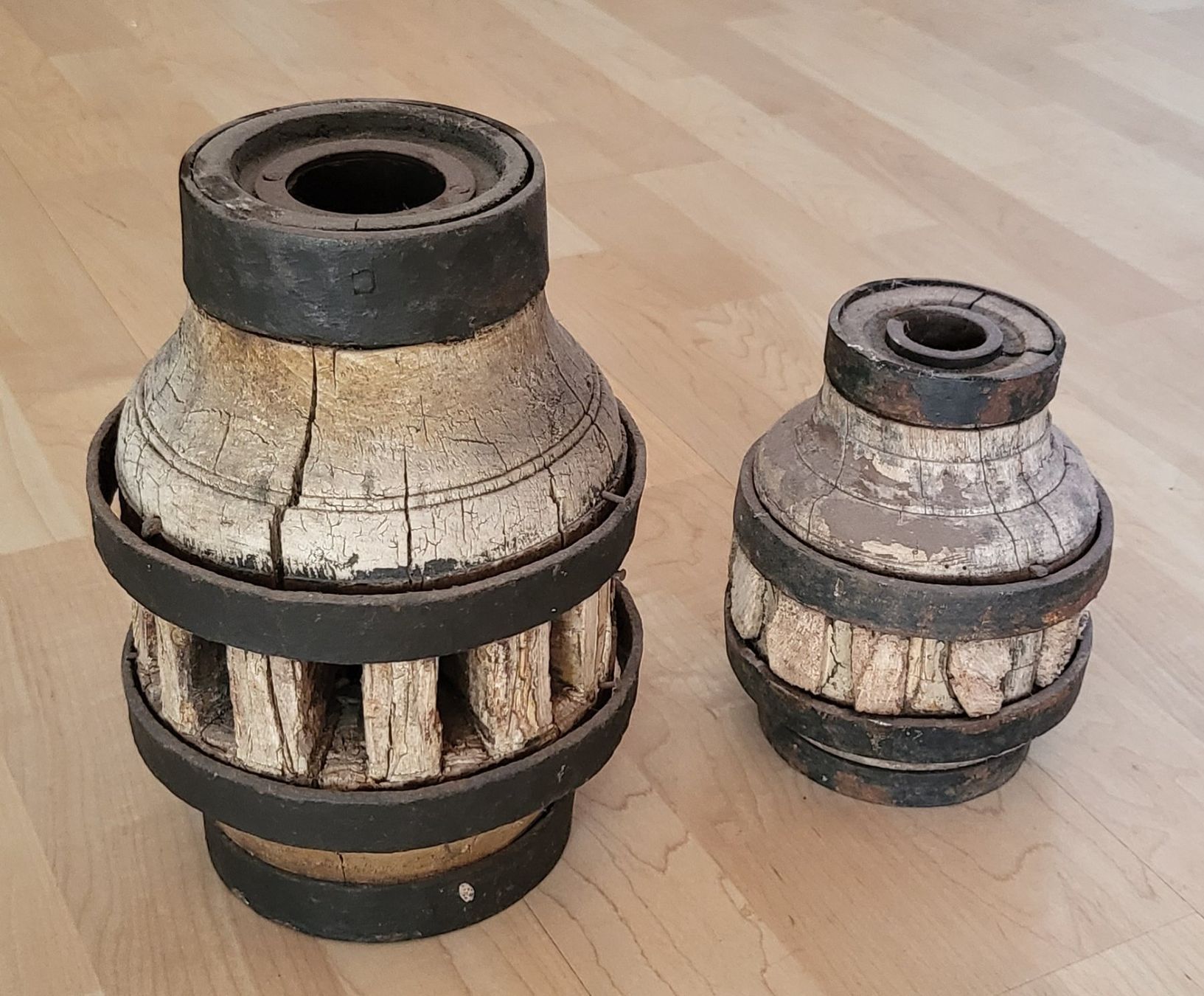 Tutte le decorazioni: 2x antike Wagenrad Naben mit Eisenring – Usato da Adlikon b.Regensdf venduto da YvZi 1