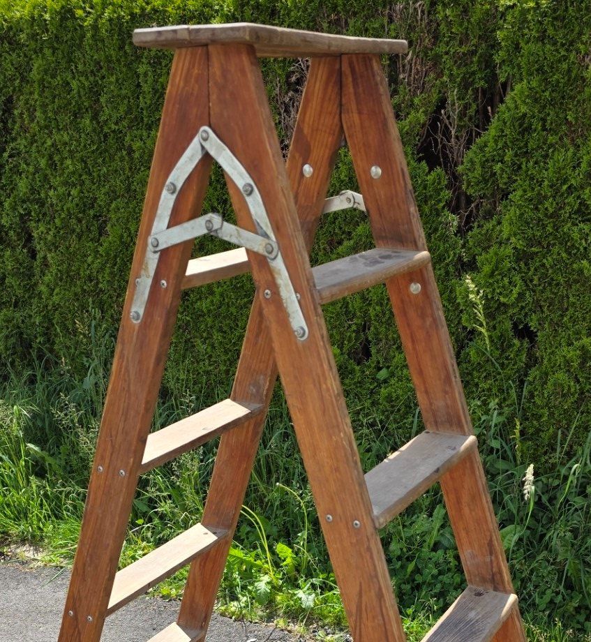 Scale: Alte Bockleiter aus Holz Leiter Regal – Usato da Flums venduto da Flumsantik 3