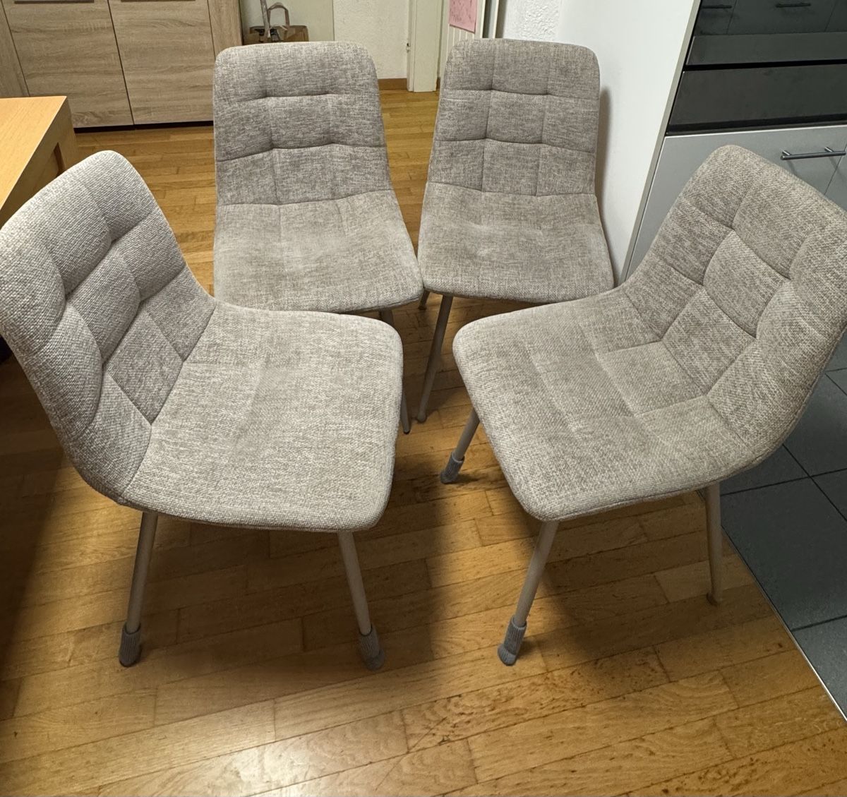 Chaises: 4 Stühle mit Stoffbezug grau  – D'occasion à Küsnacht ZH par IrischkaB