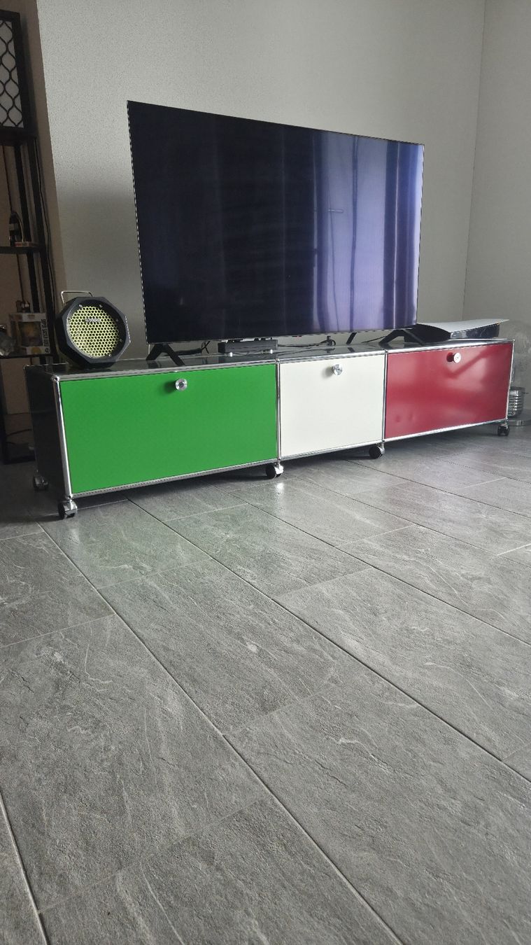 USM Mobili TV: Usm Haller Tv Lowboard Italy – Usato da Obfelden venduto da Franioli