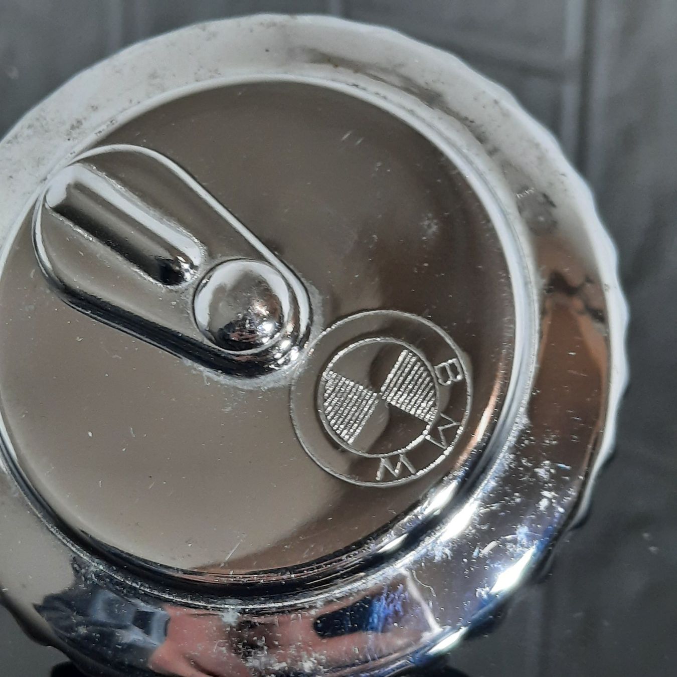 BMW Autres accessoires p. véhicule: Orginaler BMW Tankdeckel in Silber – D'occasion à Unterägeri par Altgoldschmuck 2