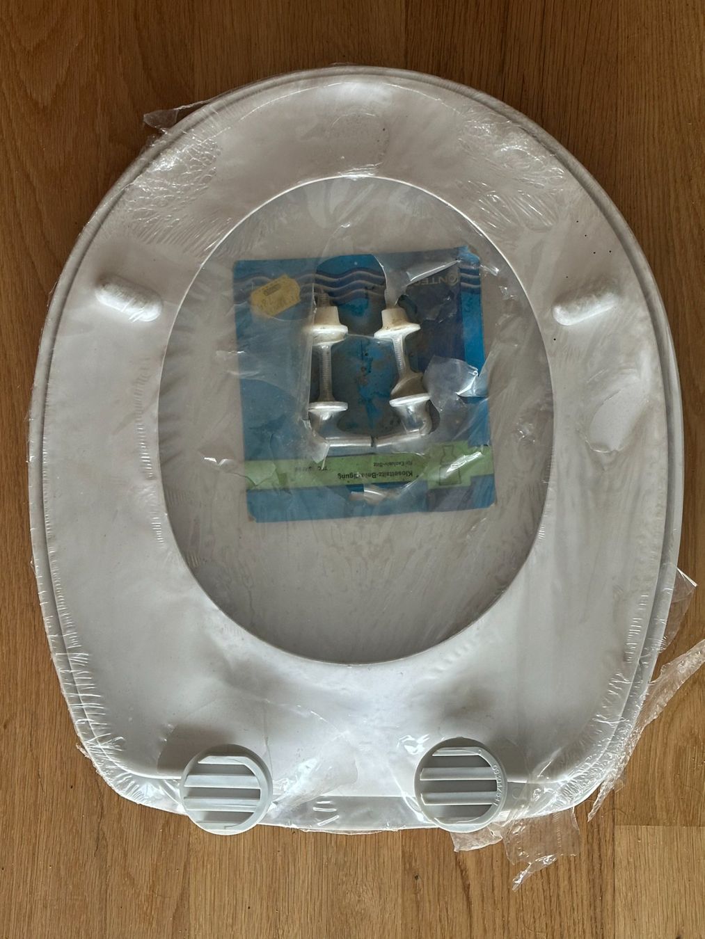 WC: WC-Brille, originalverpackt, neu – Neu und originalverpackt aus Basel von urst2005 1